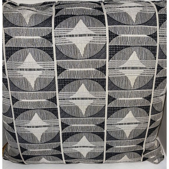 Throw Pillow Contemporary Grey White Black Geometric Zippered To Clean 20 X 20 - Picture 4 of 4